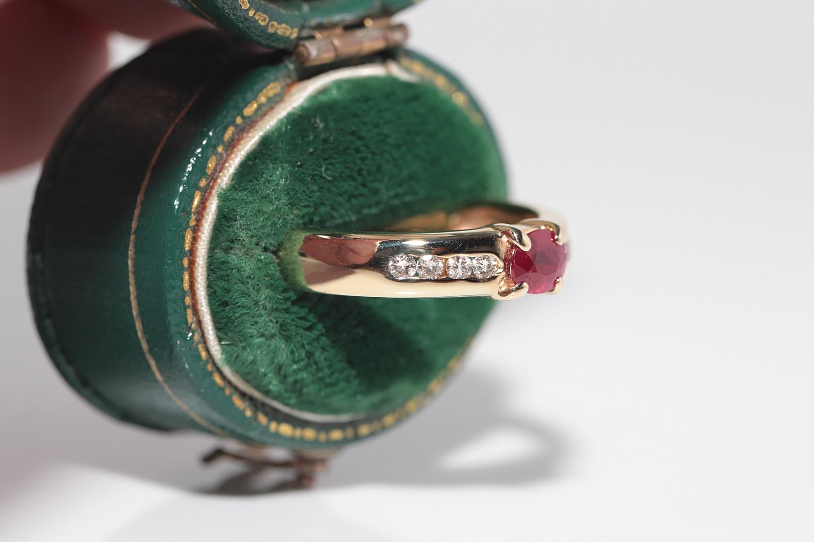 Anello a fascia in oro 14k con diamanti naturali e rubini taglio ovale, vintage, circa anni '80 in vendita 1