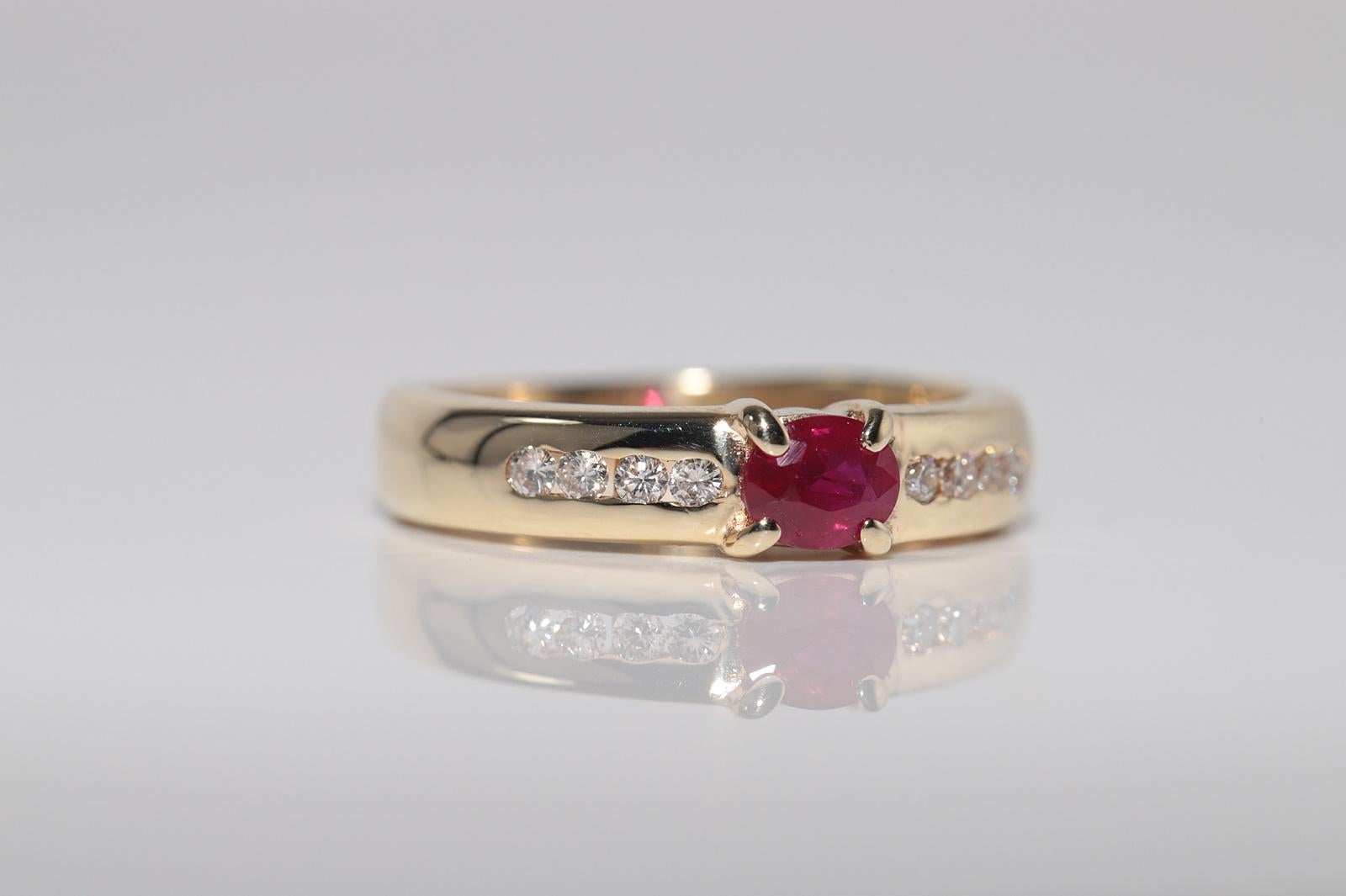 Anello a fascia in oro 14k con diamanti naturali e rubini taglio ovale, vintage, circa anni '80 in vendita 3
