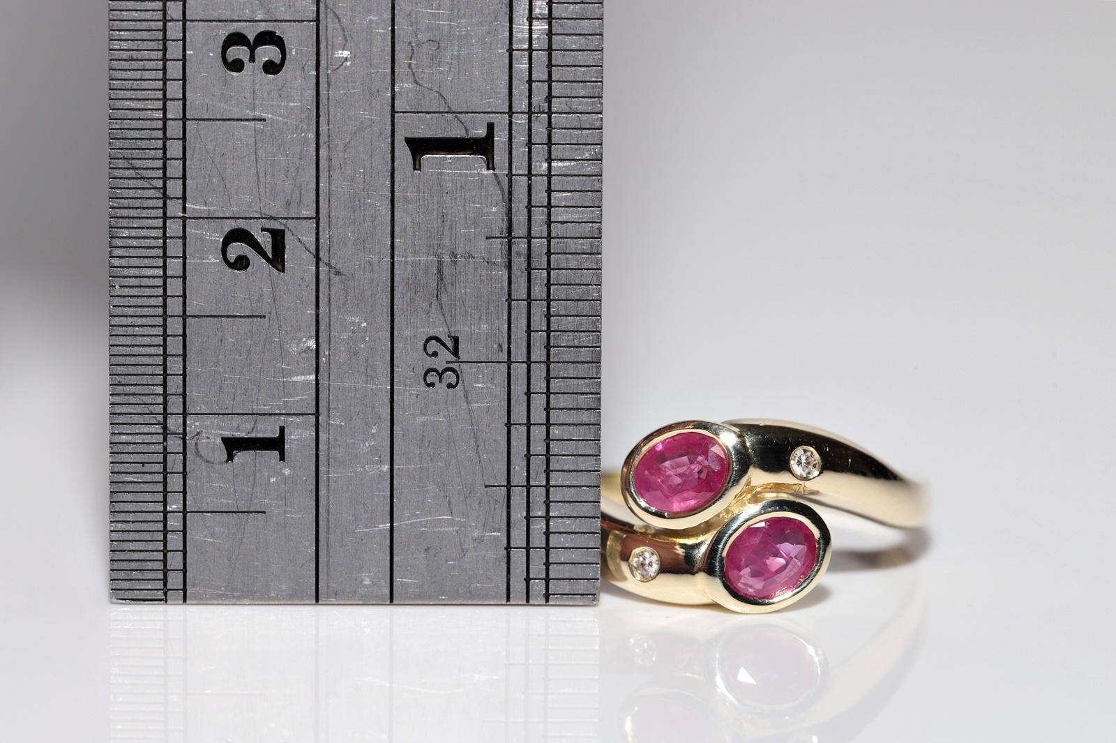 Vintage Circa 1980er Jahre 14K Gold Natürlicher Diamant und Ovalschliff Rubin Dekorierter Ring im Angebot 8