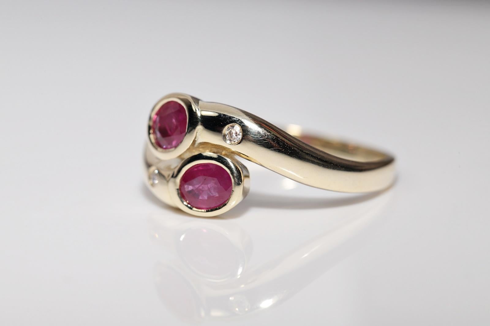 Vintage Circa 1980er Jahre 14K Gold Natürlicher Diamant und Ovalschliff Rubin Dekorierter Ring im Angebot 12