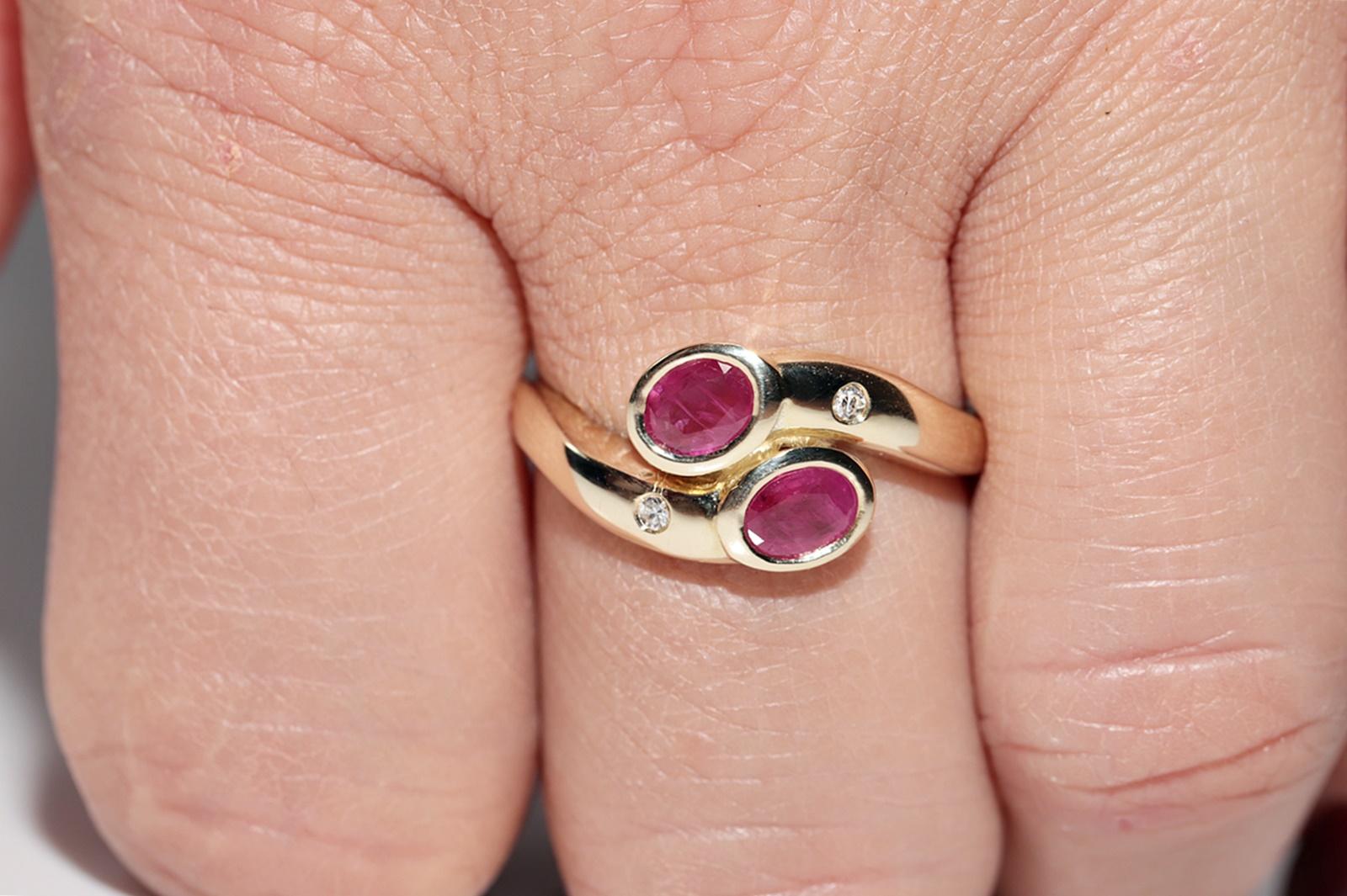 Vintage Circa 1980er Jahre 14K Gold Natürlicher Diamant und Ovalschliff Rubin Dekorierter Ring im Zustand „Gut“ im Angebot in Fatih/İstanbul, 34