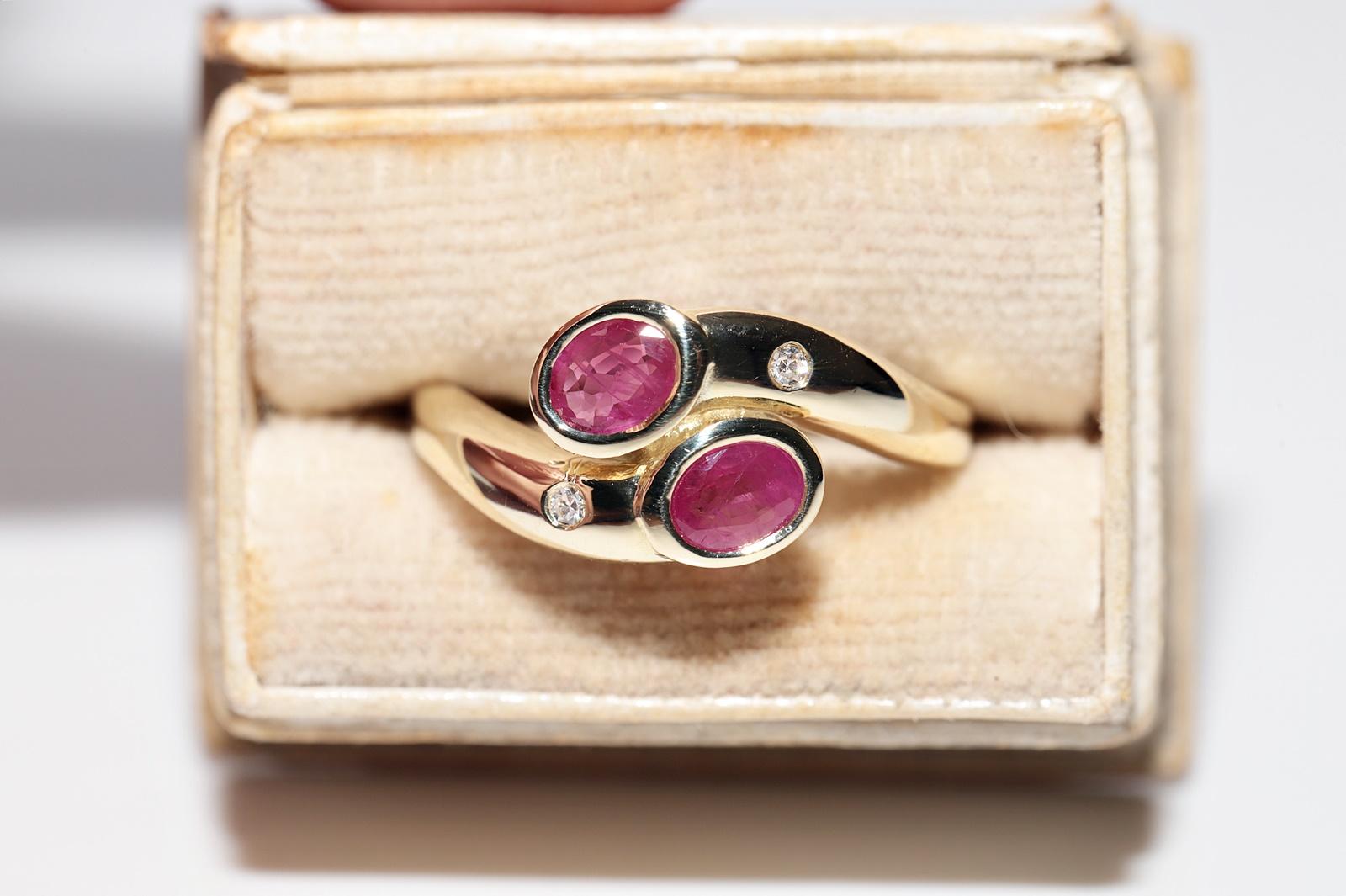 Vintage Circa 1980er Jahre 14K Gold Natürlicher Diamant und Ovalschliff Rubin Dekorierter Ring im Angebot 1