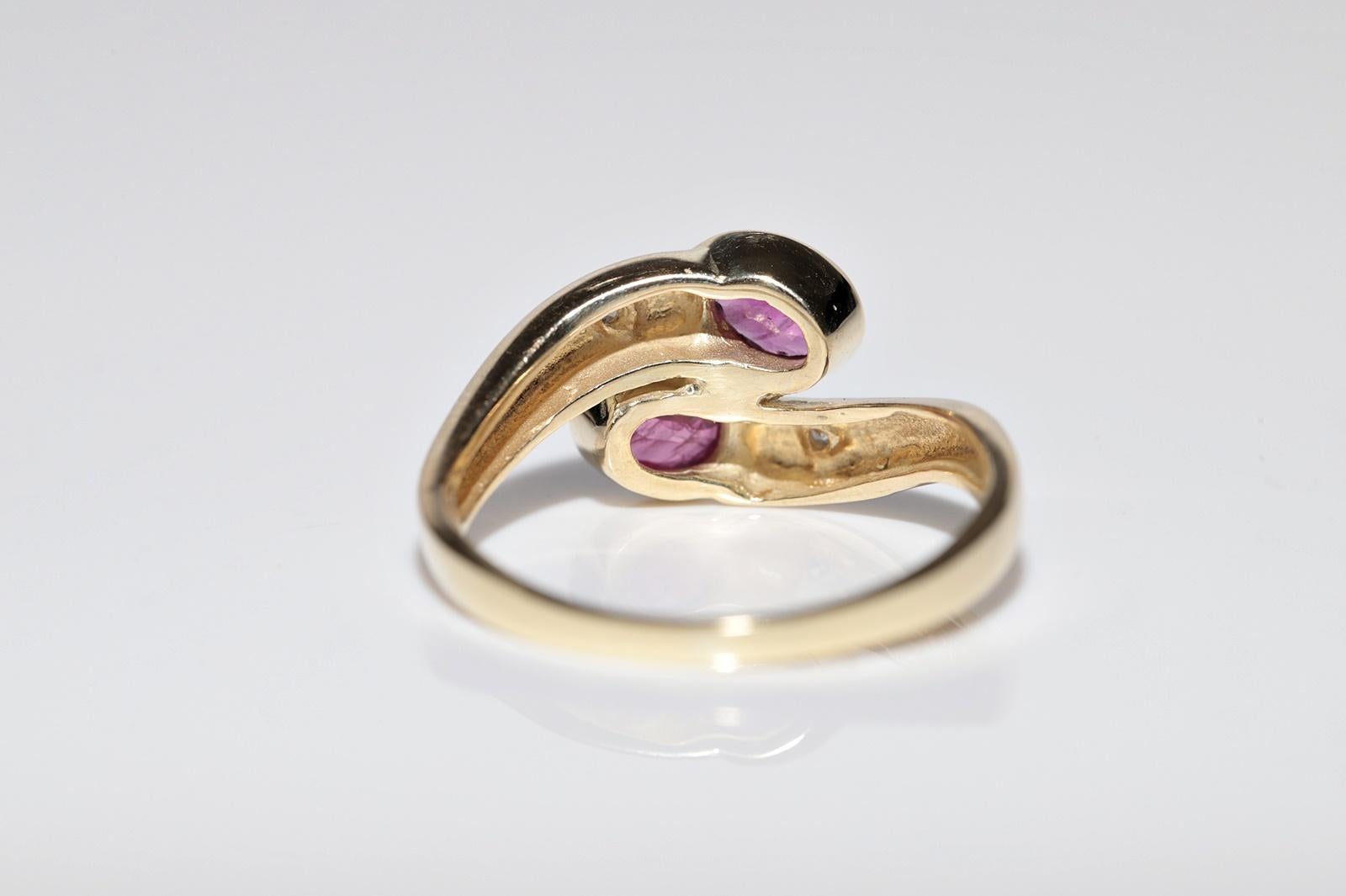 Vintage Circa 1980er Jahre 14K Gold Natürlicher Diamant und Ovalschliff Rubin Dekorierter Ring im Angebot 4
