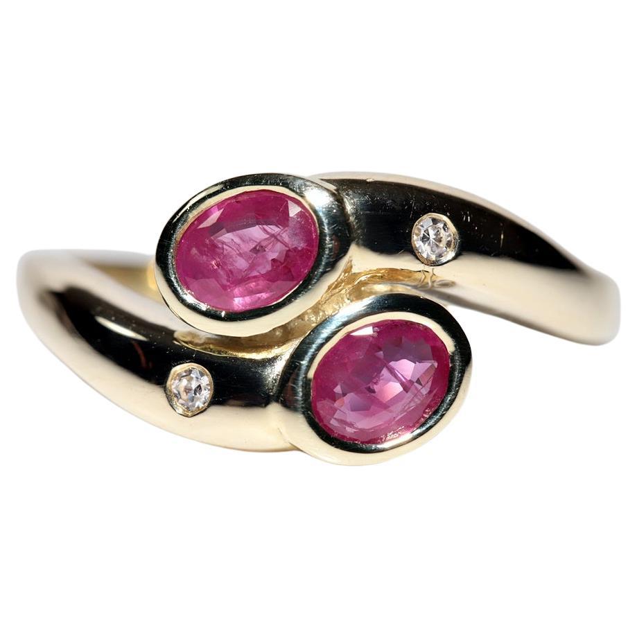 Bague vintage des années 1980 en or 14 carats décorée de diamants naturels et de rubis de taille ovale
