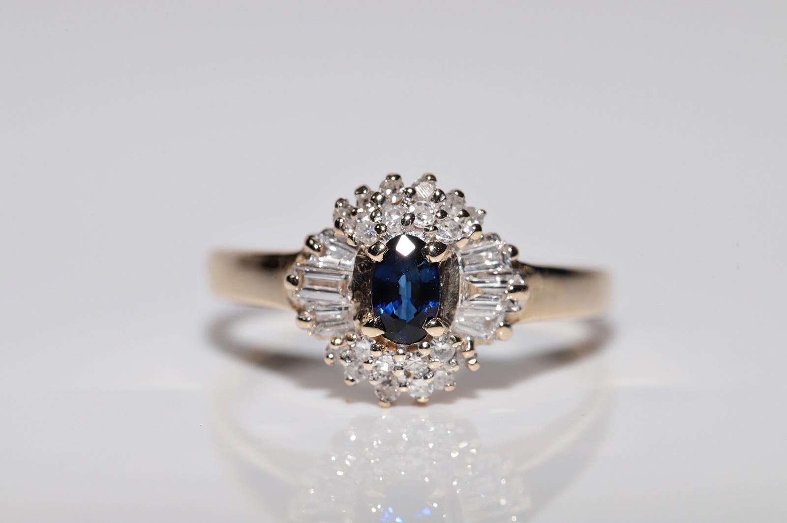 Vintage Circa 1980s 14k Gold Natural Diamond And Oval Cut Sapphire Ring im Angebot 2