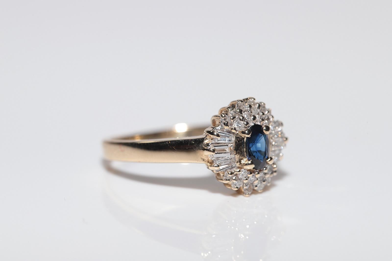 Vintage Circa 1980s 14k Gold Natural Diamond And Oval Cut Sapphire Ring im Angebot 3