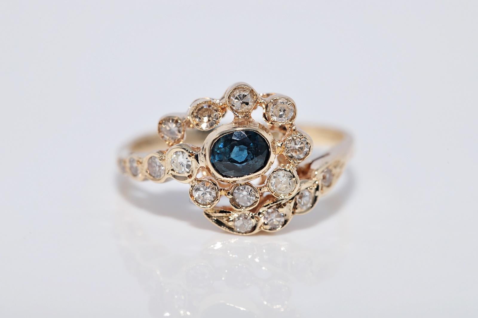 Vintage Circa 1980s 14k Gold Natural Diamond And Oval Cut Sapphire Ring For Sale