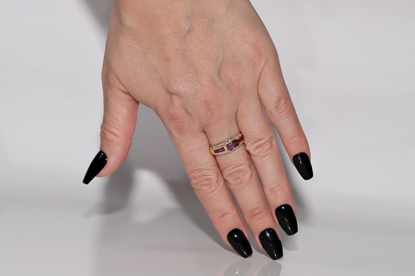 Vintage Circa 1980er Jahre 14k Gold Natürlicher Diamant und Rubin Dekorierter Ring im Angebot 8