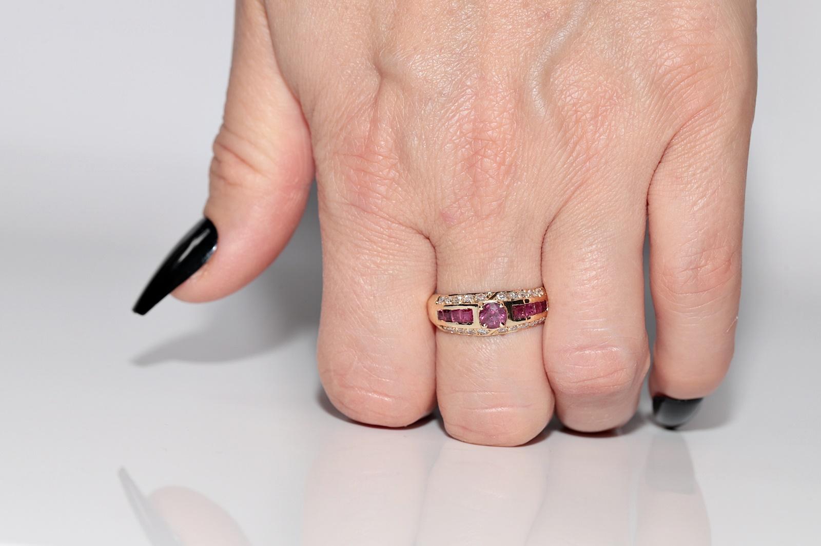 Vintage Circa 1980er Jahre 14k Gold Natürlicher Diamant und Rubin Dekorierter Ring im Angebot 9