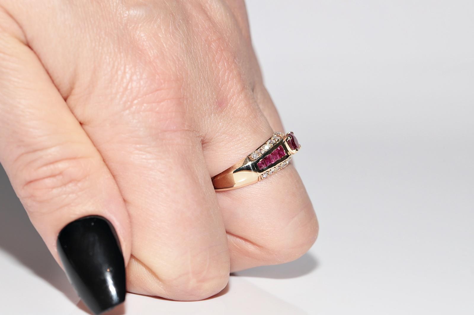 Vintage Circa 1980er Jahre 14k Gold Natürlicher Diamant und Rubin Dekorierter Ring im Angebot 11