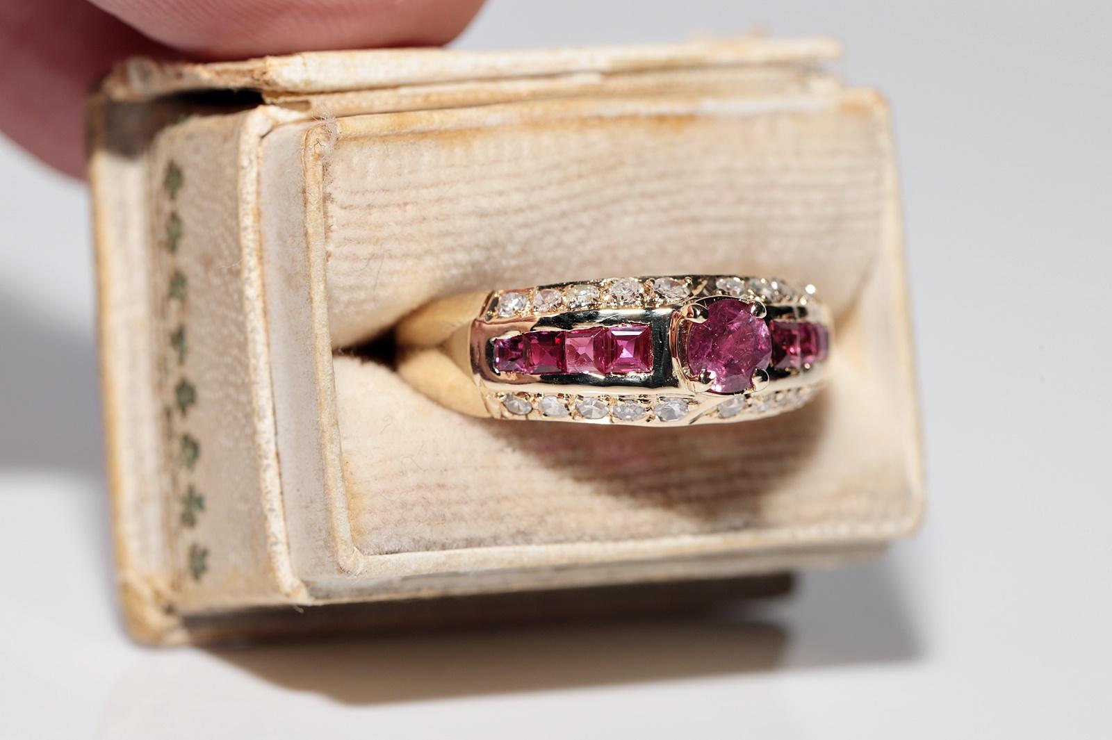 Vintage Circa 1980er Jahre 14k Gold Natürlicher Diamant und Rubin Dekorierter Ring (Retro) im Angebot