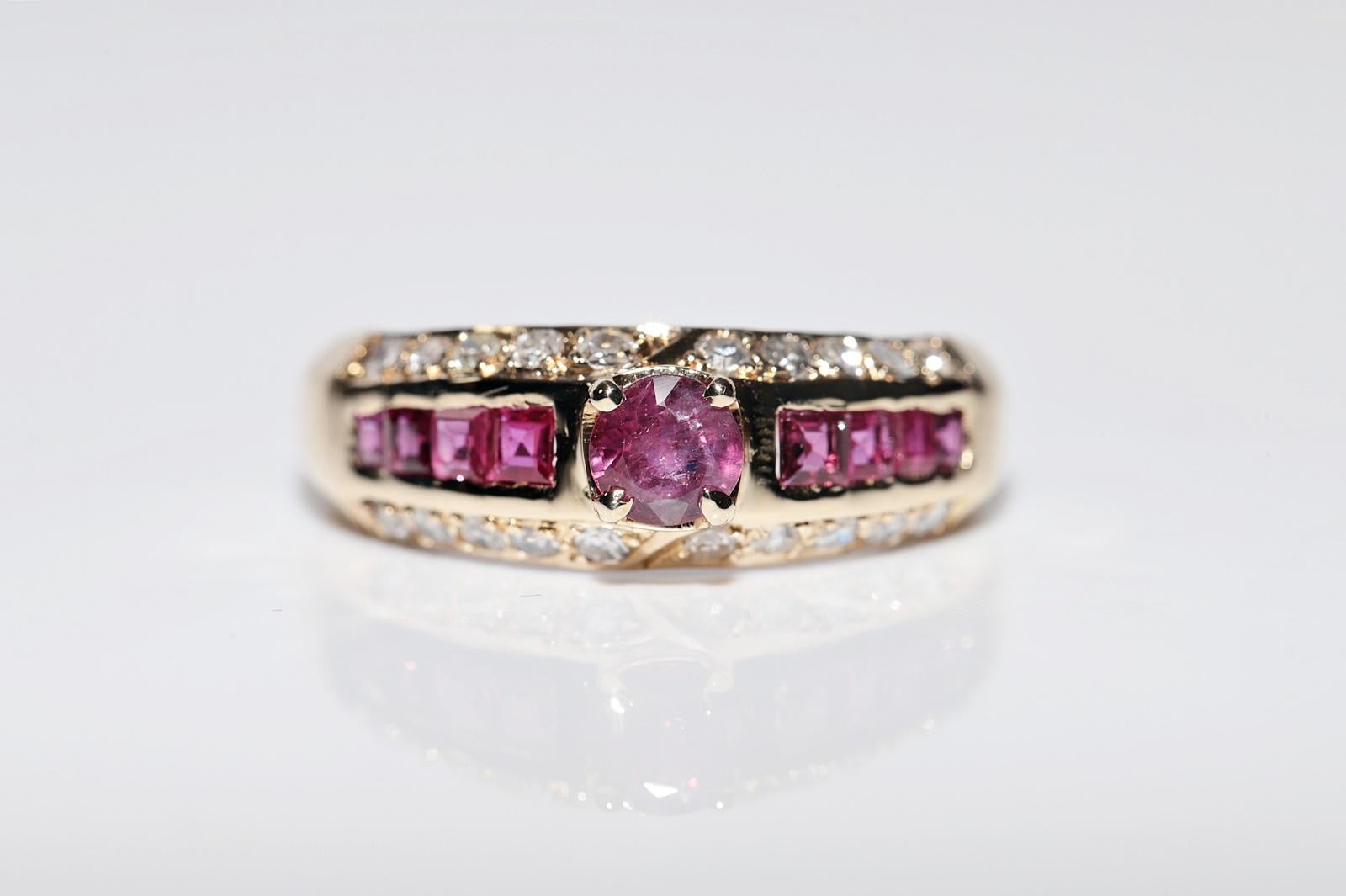 Vintage Circa 1980er Jahre 14k Gold Natürlicher Diamant und Rubin Dekorierter Ring (Brillantschliff) im Angebot