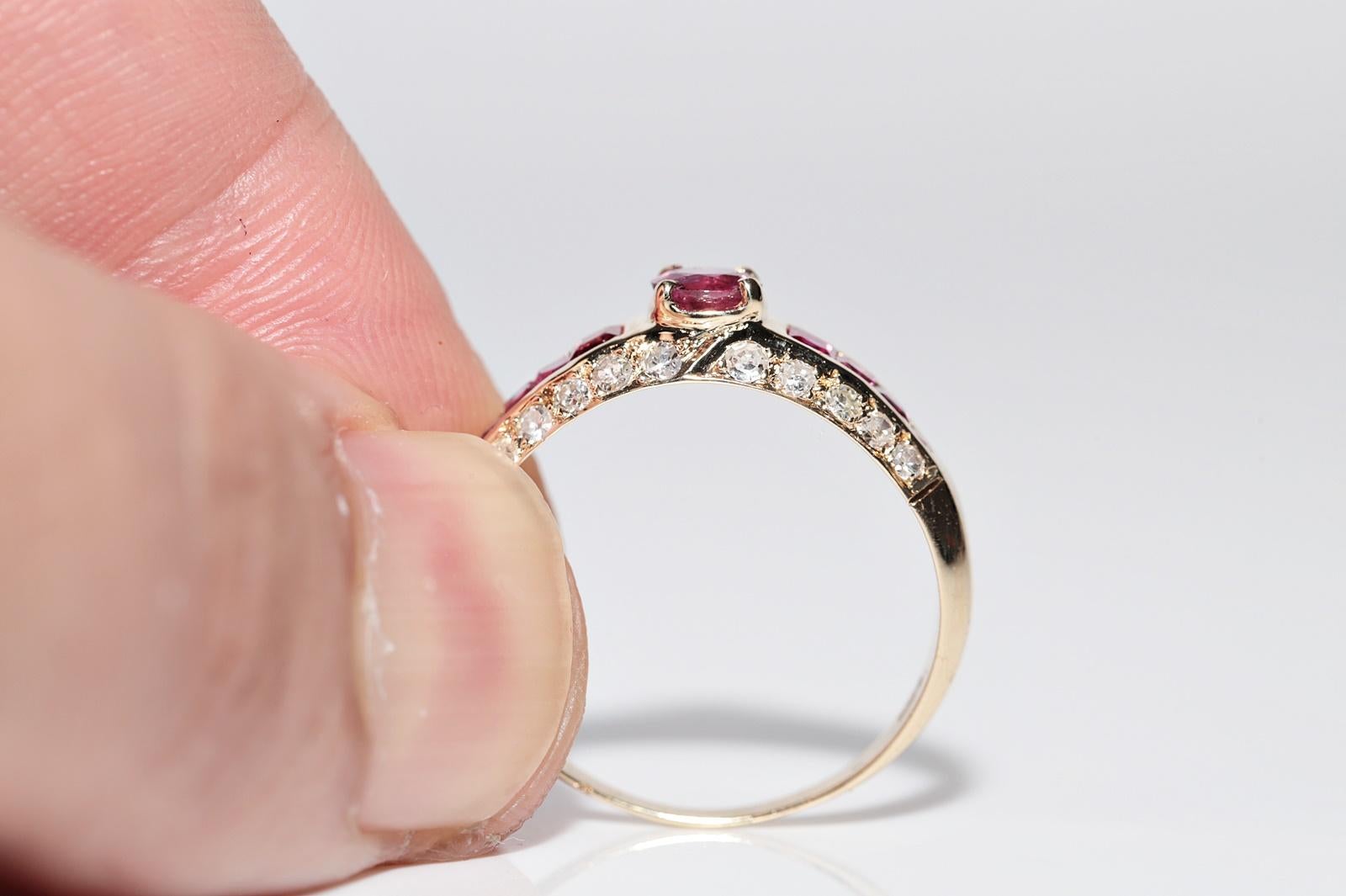 Vintage Circa 1980er Jahre 14k Gold Natürlicher Diamant und Rubin Dekorierter Ring im Angebot 1