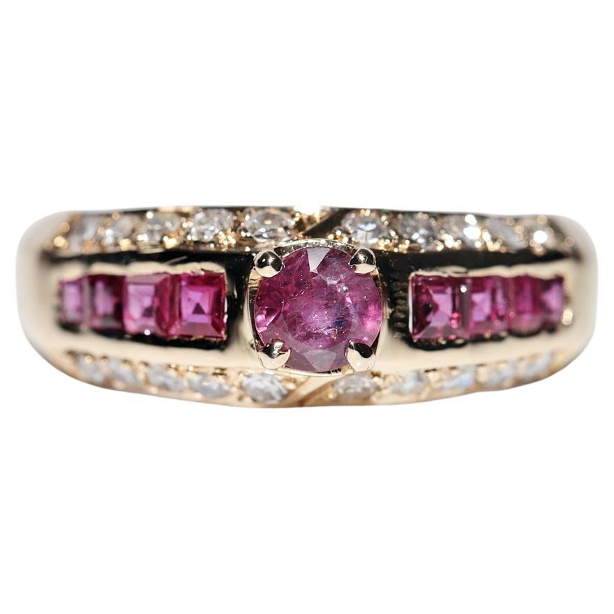 Anello a fascia decorato con diamanti naturali e rubini in oro 14k, CIRCA 1980