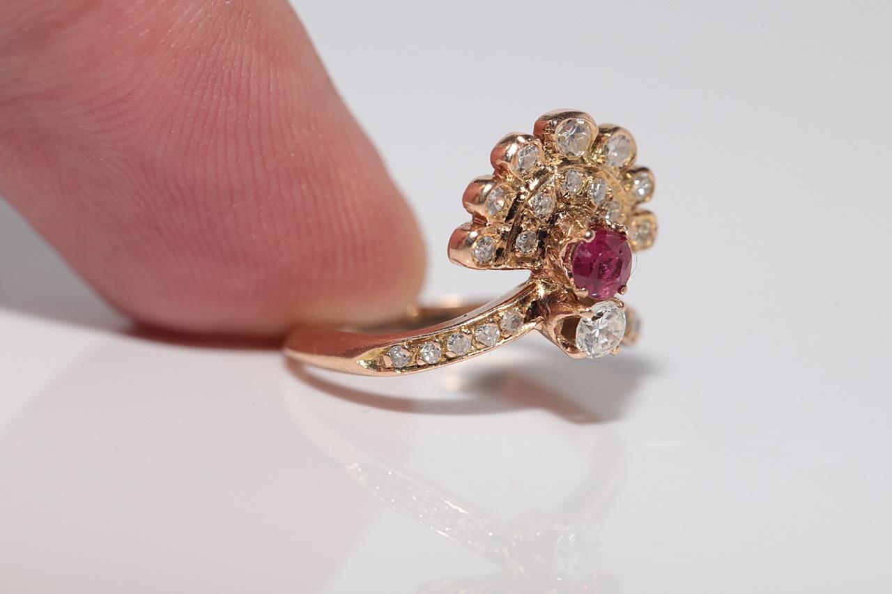 Vintage CIRCA 1980er Jahre 14k Gold natürlichen Diamanten und Rubin dekoriert Cluster Ring im Angebot 4