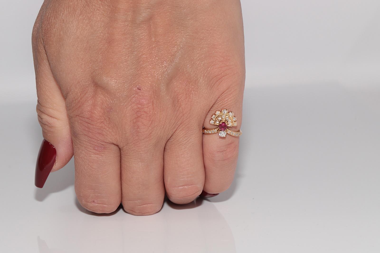 Vintage CIRCA 1980er Jahre 14k Gold natürlichen Diamanten und Rubin dekoriert Cluster Ring (Retro) im Angebot