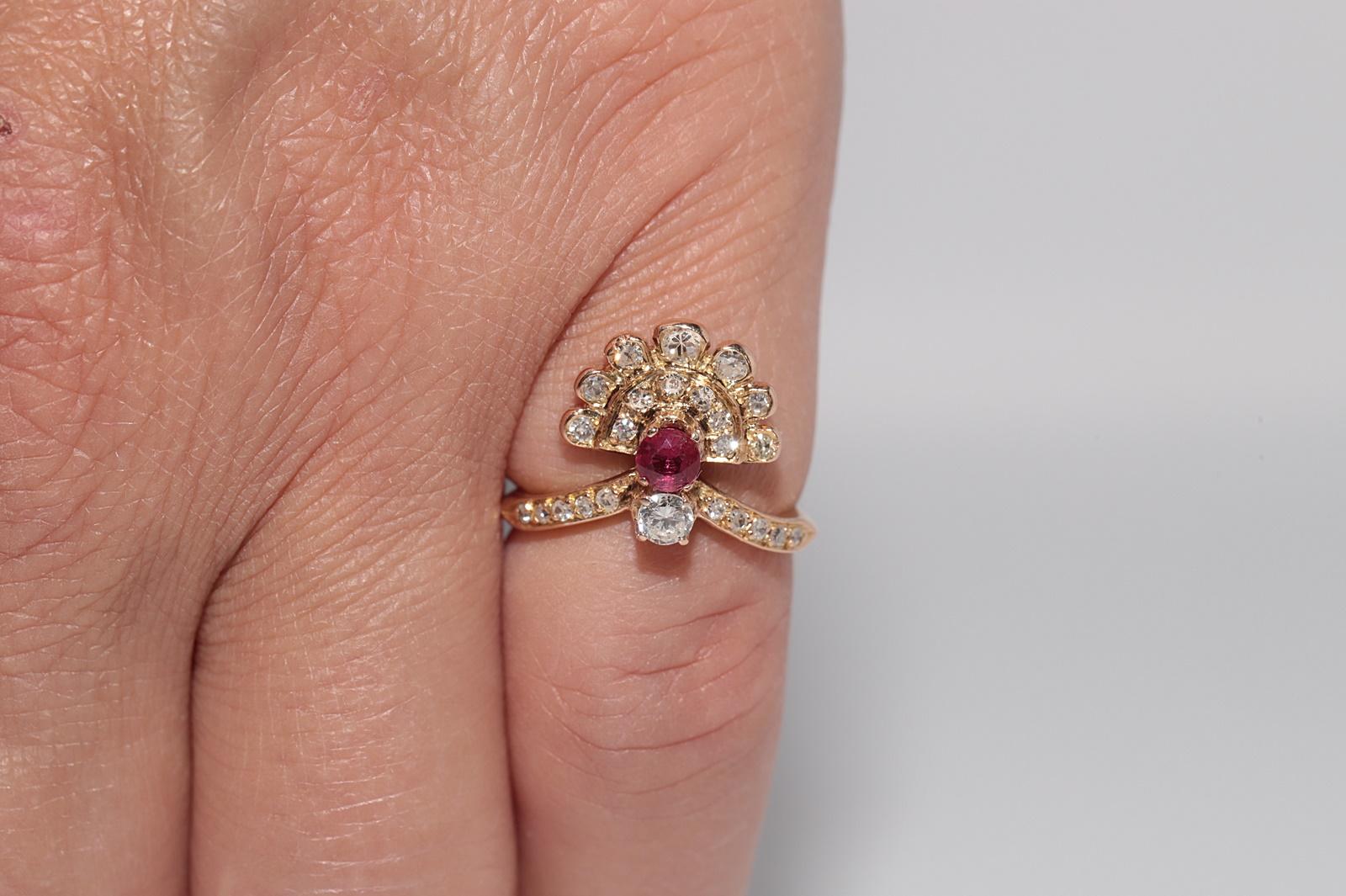 Vintage CIRCA 1980er Jahre 14k Gold natürlichen Diamanten und Rubin dekoriert Cluster Ring (Einfacher Schliff) im Angebot