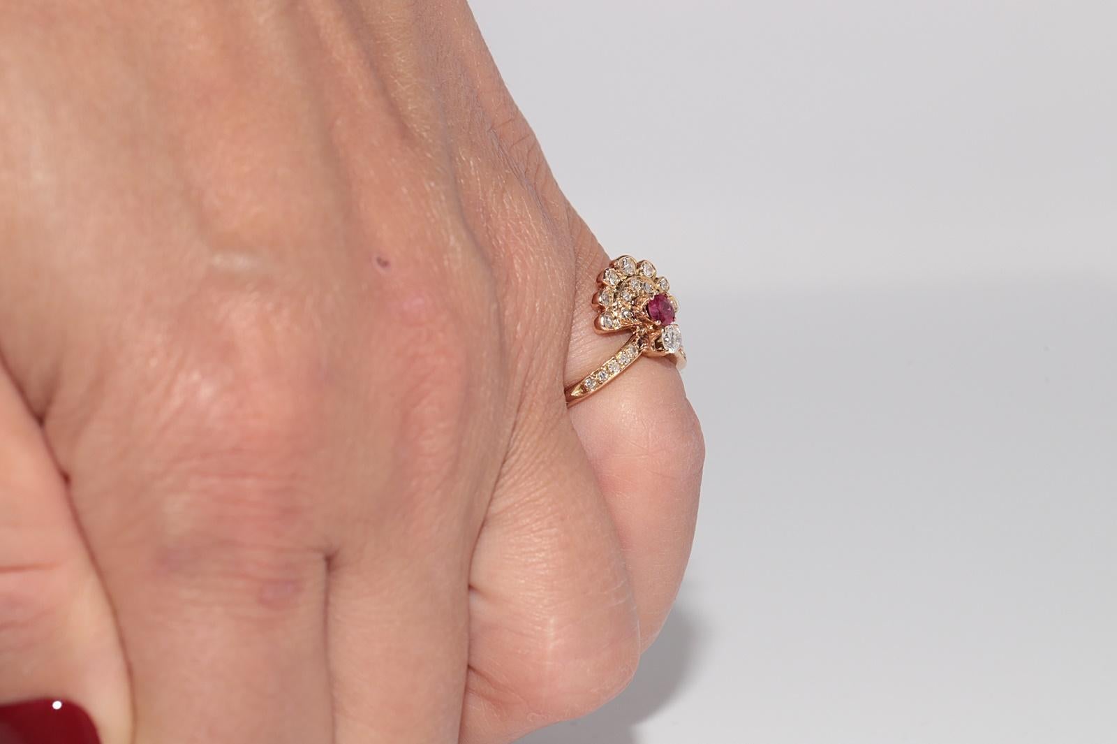 Vintage CIRCA 1980er Jahre 14k Gold natürlichen Diamanten und Rubin dekoriert Cluster Ring im Zustand „Gut“ im Angebot in Fatih/İstanbul, 34