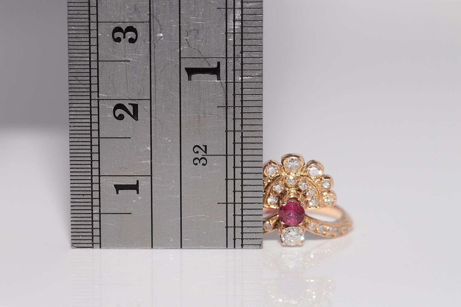 Vintage CIRCA 1980er Jahre 14k Gold natürlichen Diamanten und Rubin dekoriert Cluster Ring im Angebot 2