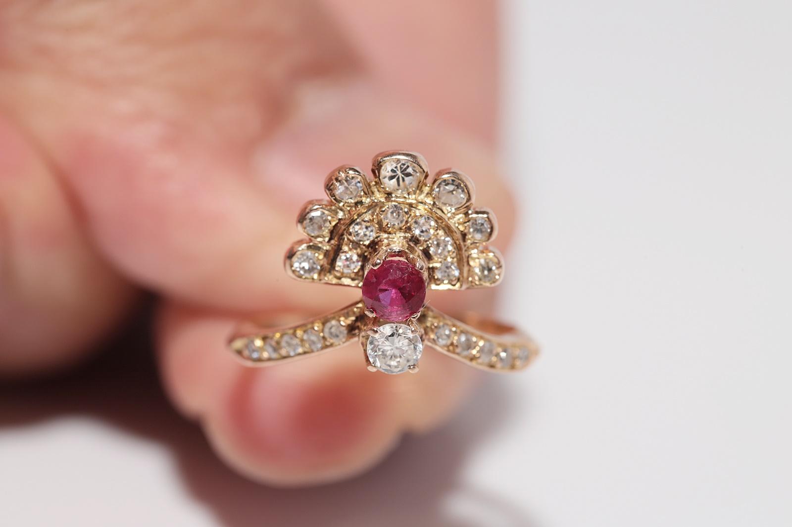Vintage CIRCA 1980er Jahre 14k Gold natürlichen Diamanten und Rubin dekoriert Cluster Ring im Angebot 3