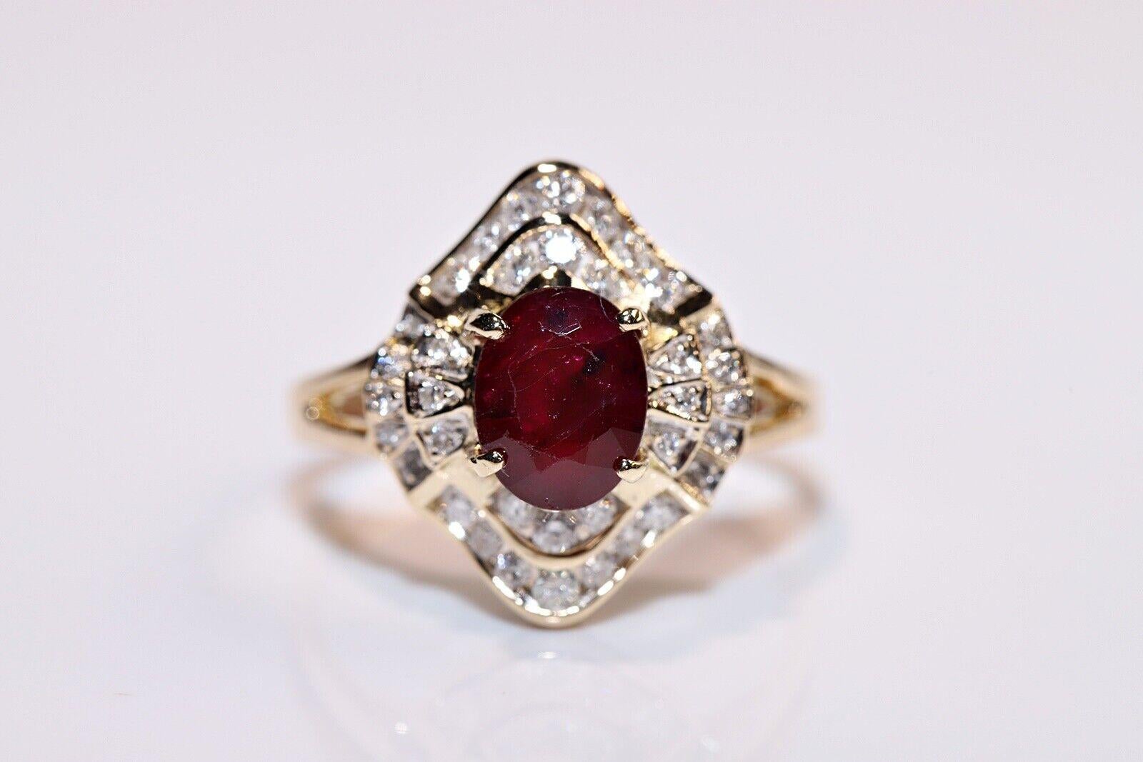 Vintage Circa 1980er Jahre 14k Gold natürlicher Diamant und Rubin Dekorierter Navette Ring (Brillantschliff) im Angebot