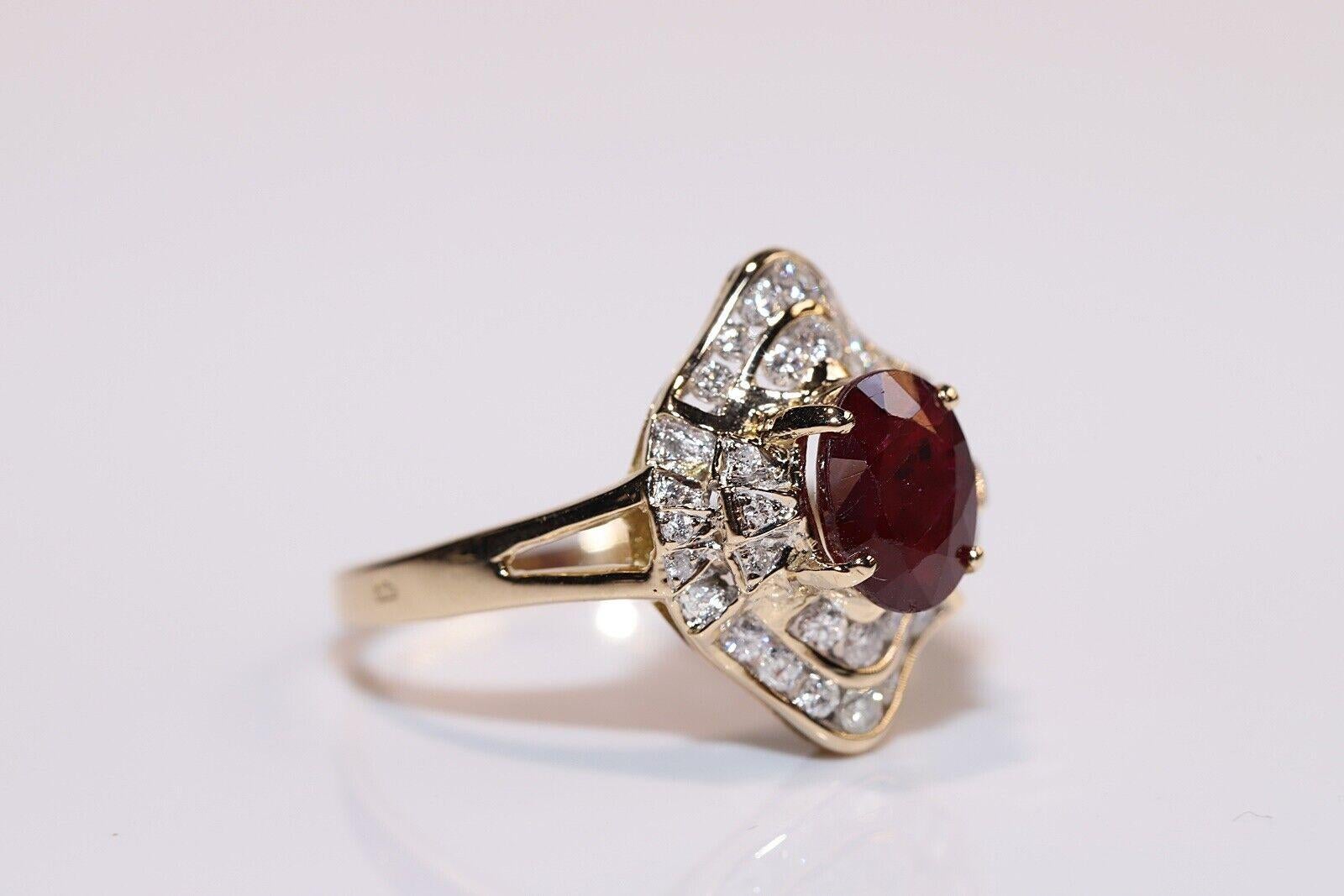 Vintage Circa 1980er Jahre 14k Gold natürlicher Diamant und Rubin Dekorierter Navette Ring Damen im Angebot