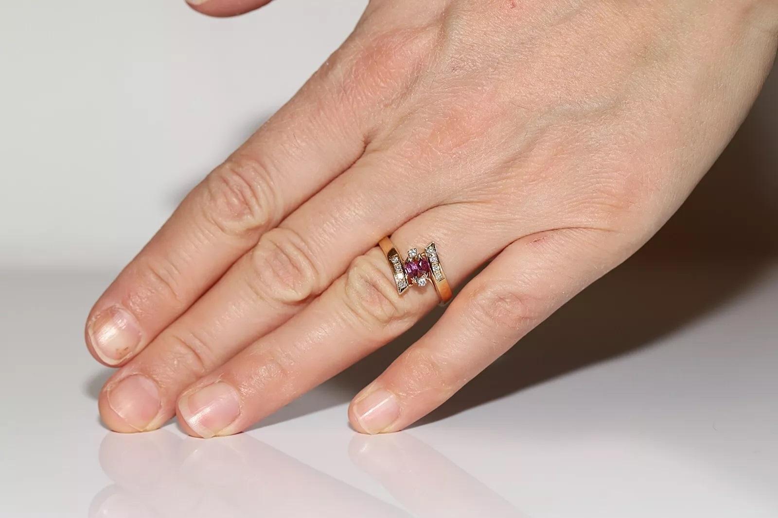 Anello decorato con diamanti naturali e rubini in oro 14k, CIRCA 1980 in vendita 5