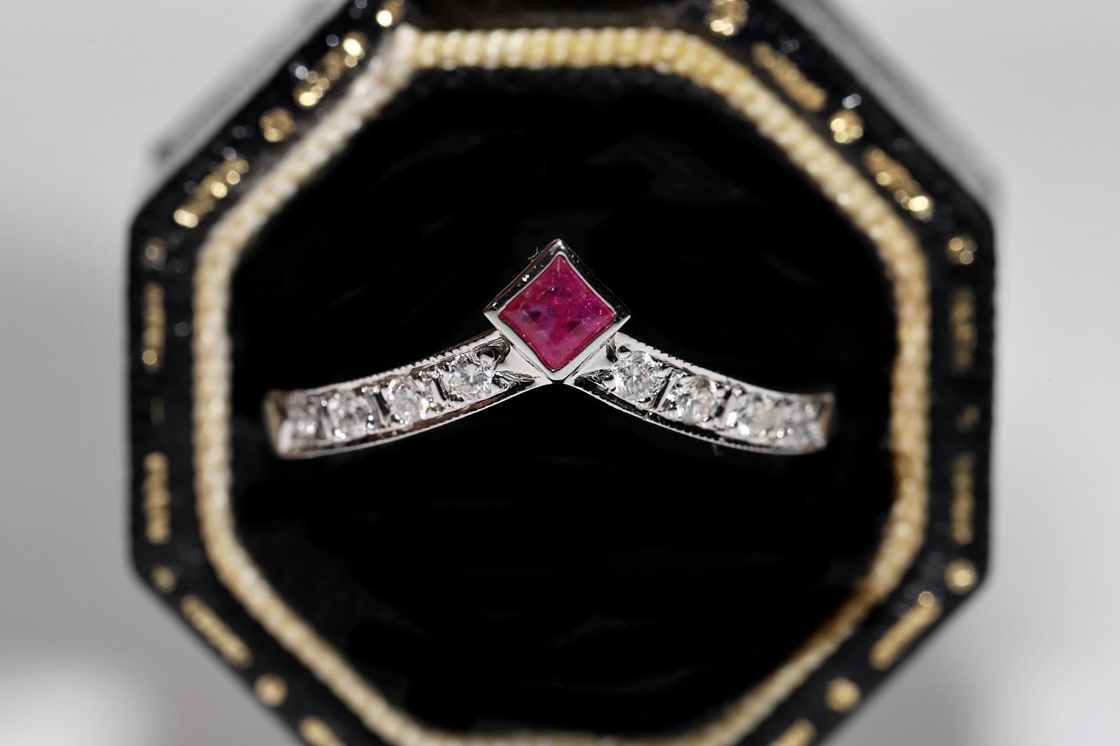 Vintage Circa 1980s 14k Gold Natural Diamond And Ruby Decorated Ring  In Good Condition For Sale In Fatih/İstanbul, 34