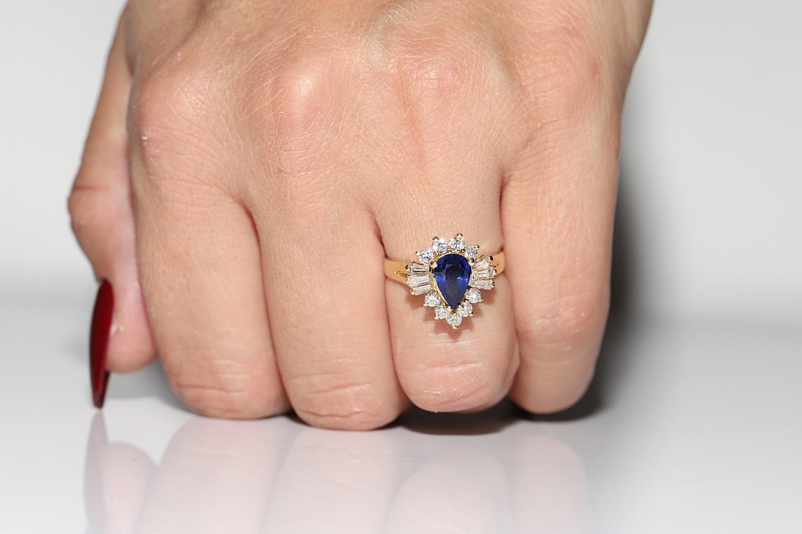 Vintage Circa 1980s 14k Gold Natural Diamond And Sapphire Decorated Ring  For Sale 9