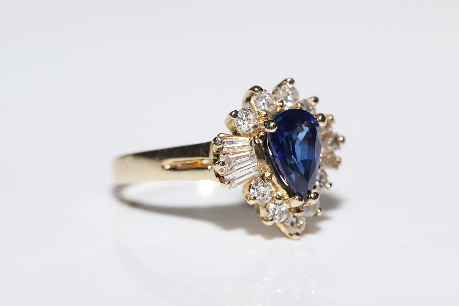 Vintage Circa 1980s 14k Gold Natural Diamond And Sapphire Decorated Ring  For Sale 1