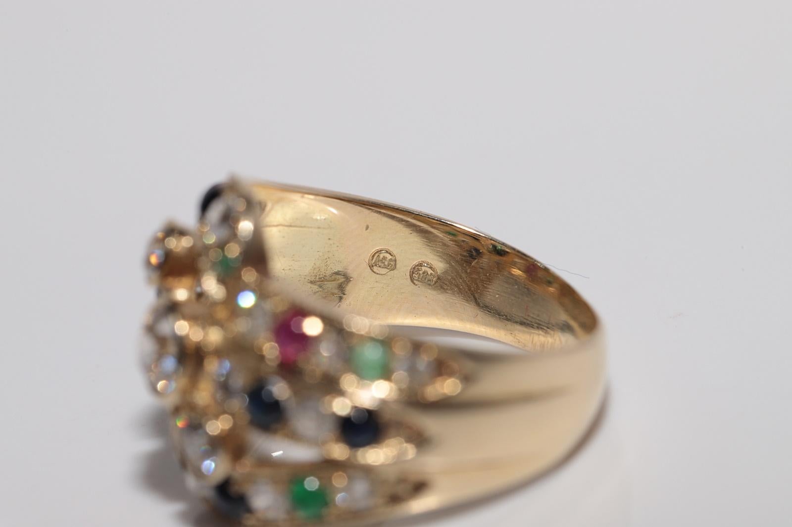 Vintage CIRCA 1980s 14k Gold Natürlicher Diamant und Saphir Smaragd Rubin Ring im Angebot 8