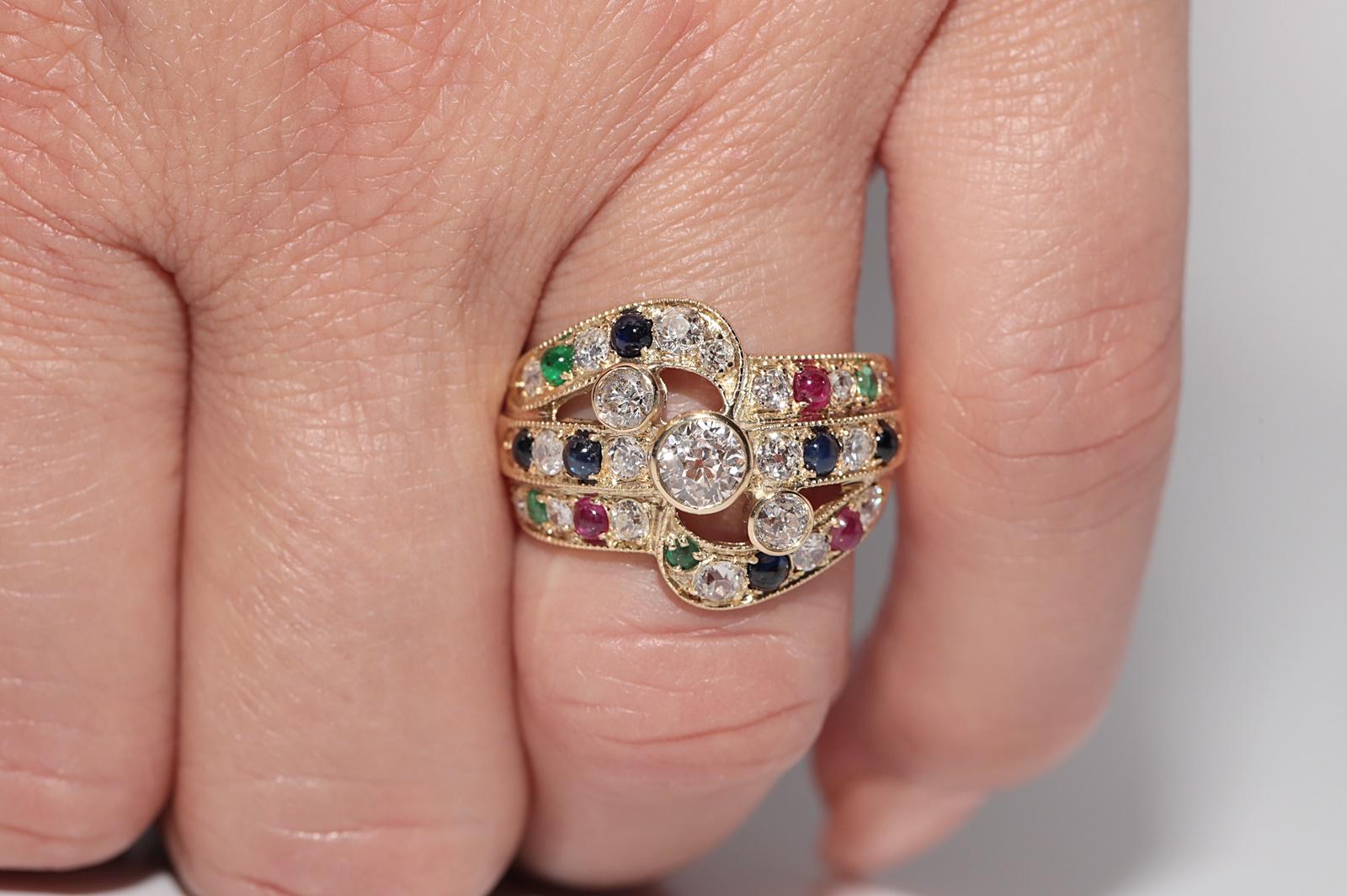 Vintage CIRCA 1980s 14k Gold Natürlicher Diamant und Saphir Smaragd Rubin Ring (Alteuropäischer Brillantschliff) im Angebot