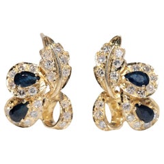 Boucles d
oreilles vintage style feuille en or 14 carats avec diamants naturels et saphirs des années 1980