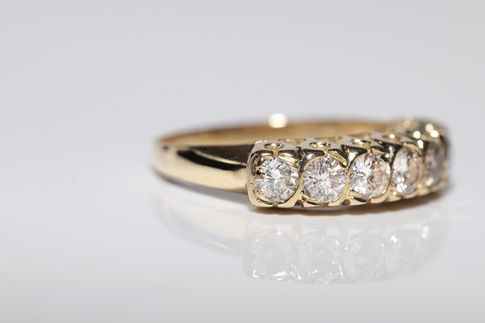 Vintage Circa 1980s 14k Gold Natural Diamond Decorated Band Ring In Good Condition For Sale In Fatih/İstanbul, 34