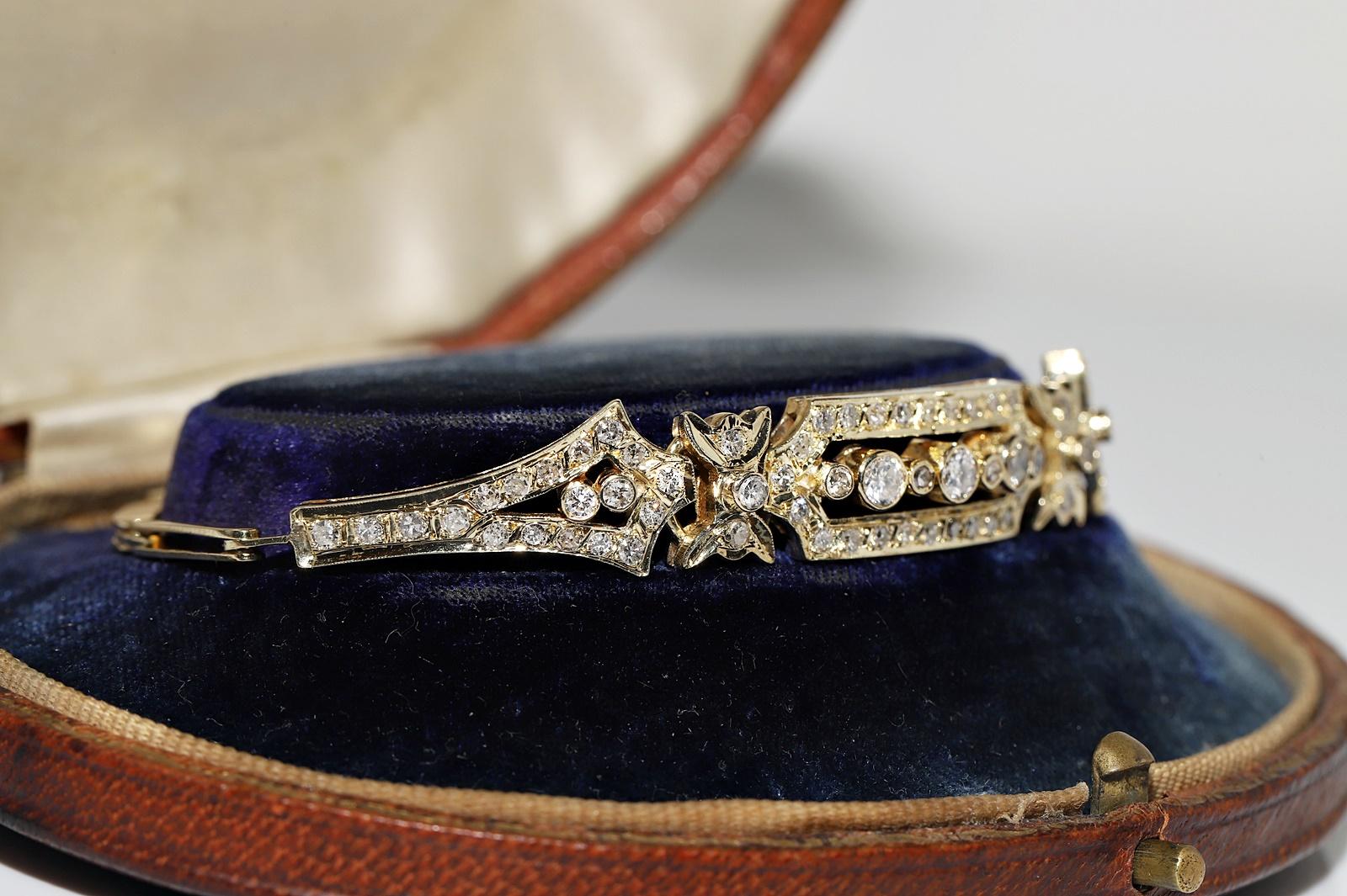 Circa 1980er Jahre  14k Gold Natürliches Diamant-Armband mit Dekoration  (Brillantschliff) im Angebot