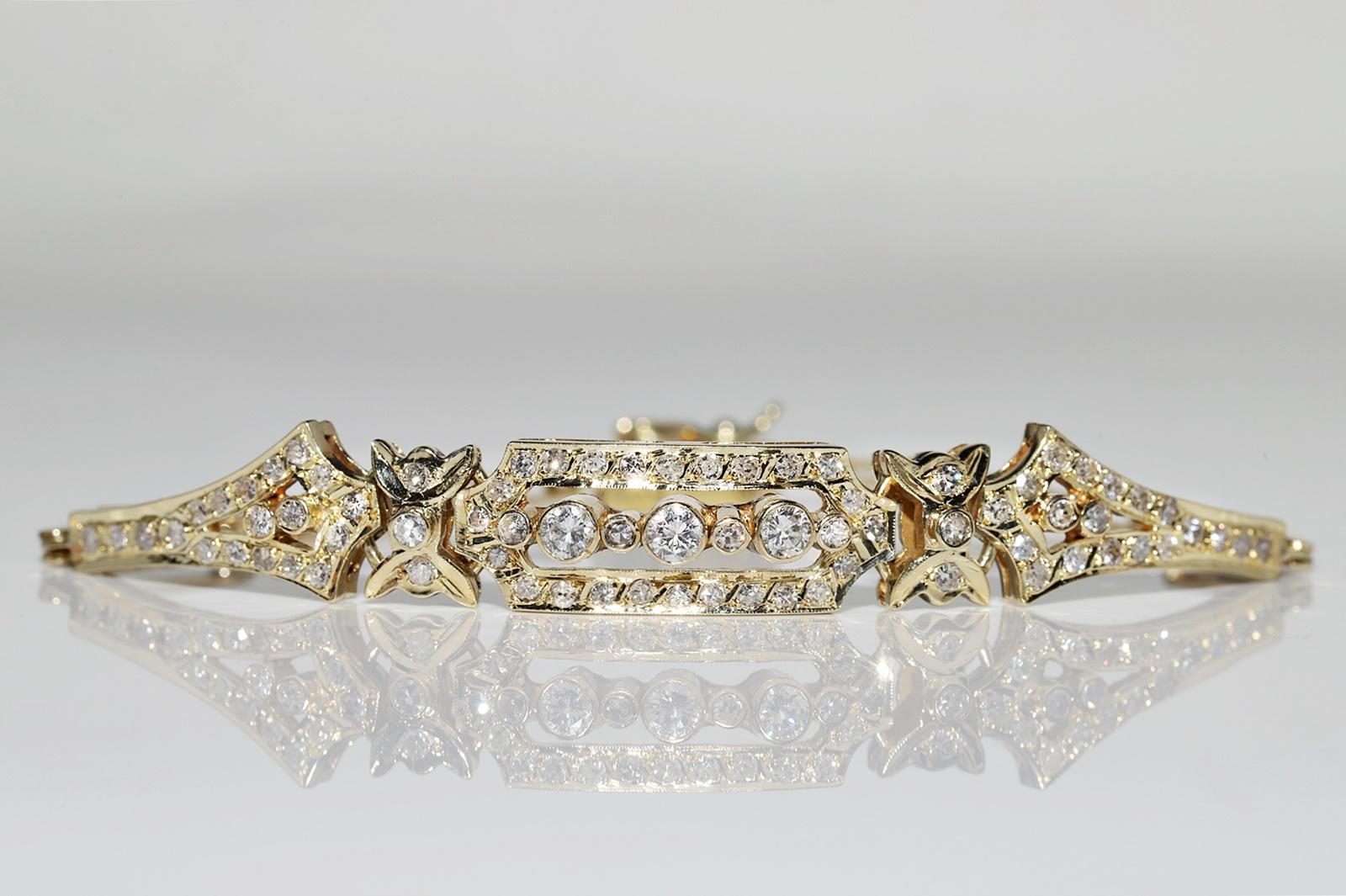 Vintage Circa 1980s  14k Gold Natural Diamond Decorated Bracelet  In Good Condition For Sale In Fatih/İstanbul, 34