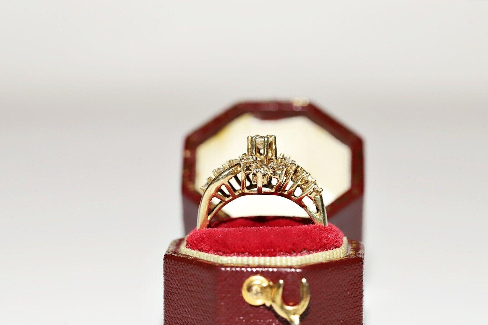 Vintage Circa 1980s Anillo de Oro de 14k Decorado con Diamantes Naturales en Racimo en venta 8