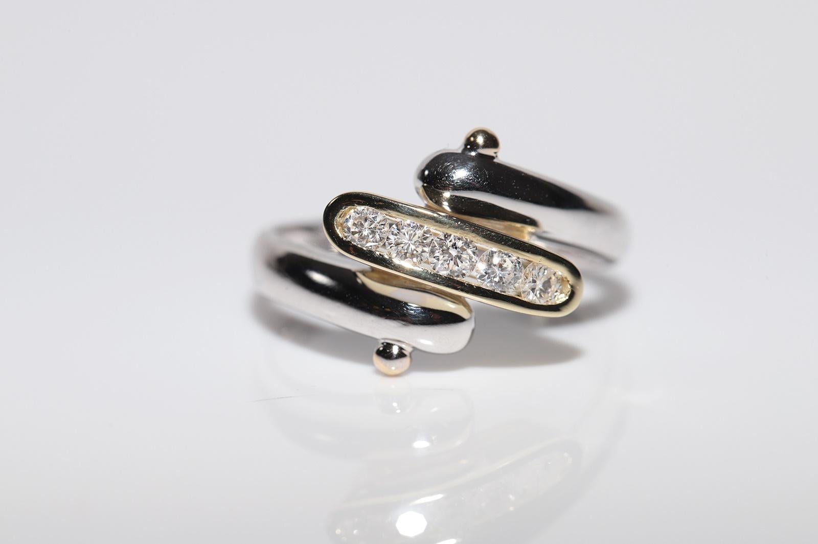 Vintage Circa 1980er Jahre 14k Gold Natürlicher Diamant Dekorierter Cluster-Ring (Brillantschliff) im Angebot