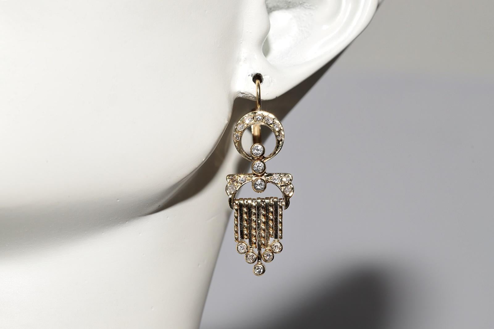 Vintage Circa 1980er Jahre 14k Gold Natürlicher Diamant Dekorierter Tropfenohrring im Angebot 8