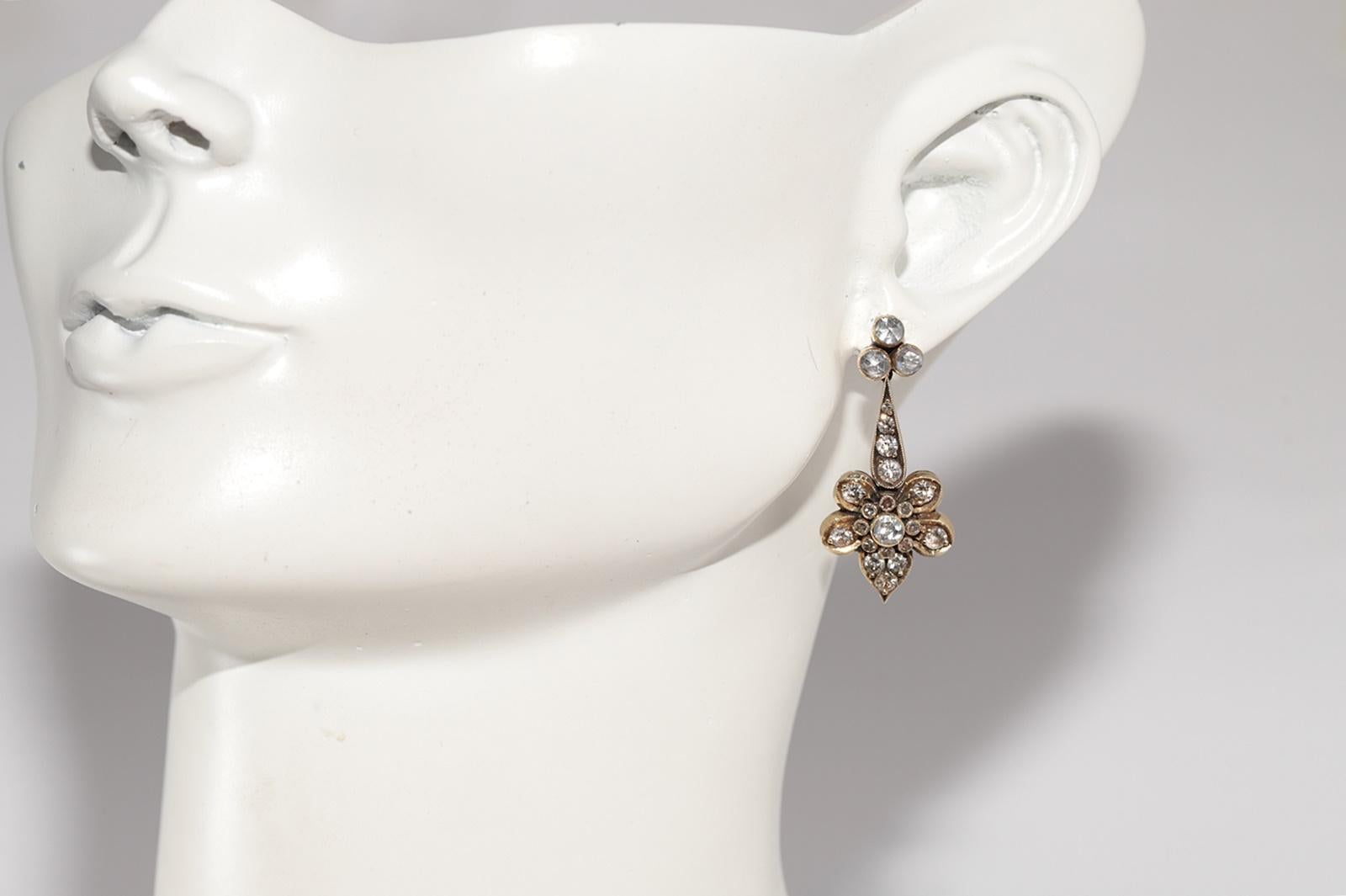 Vintage Circa 1980er Jahre 14k Gold Natürlicher Diamant Dekorierter Tropfenohrring im Angebot 9