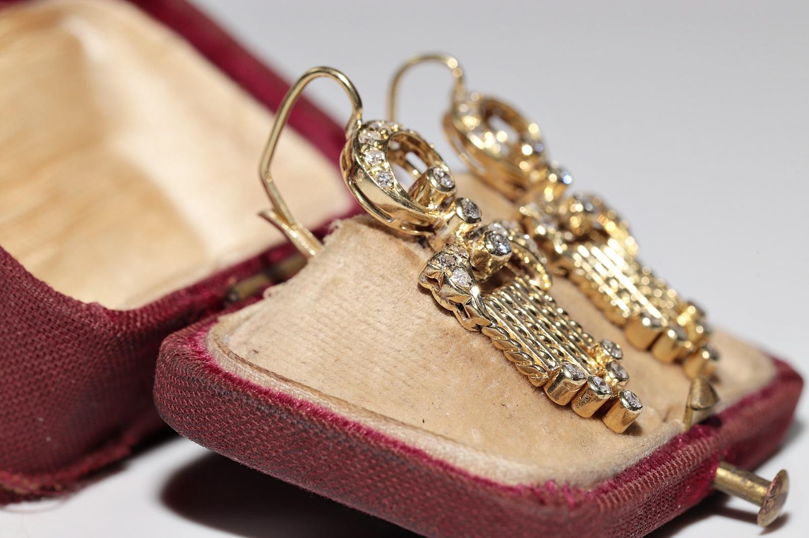 Vintage Circa 1980er Jahre 14k Gold Natürlicher Diamant Dekorierter Tropfenohrring (Retro) im Angebot