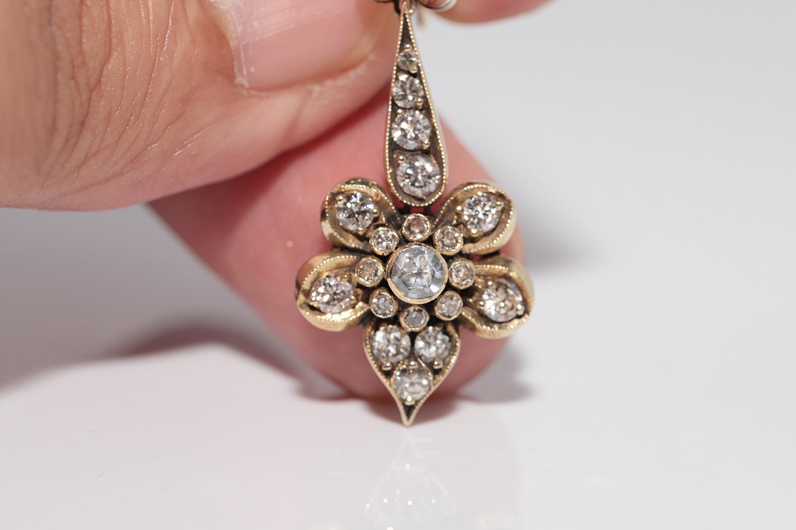 Vintage Circa 1980er Jahre 14k Gold Natürlicher Diamant Dekorierter Tropfenohrring im Angebot 3