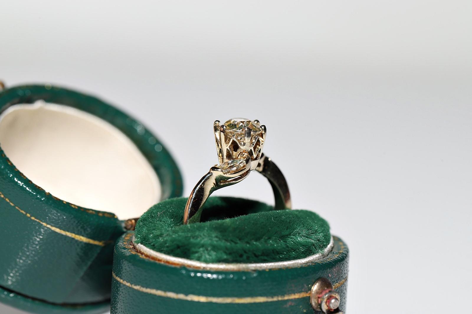 Bague de fiançailles vintage Circa 1980 en or 14k décorée de diamants naturels Pour femmes en vente