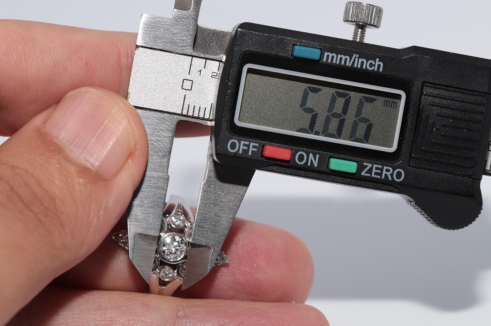 Vintage CIRCA 1980s 14k Gold Natürlicher Diamant Verziert Navette Design Ring im Angebot 5