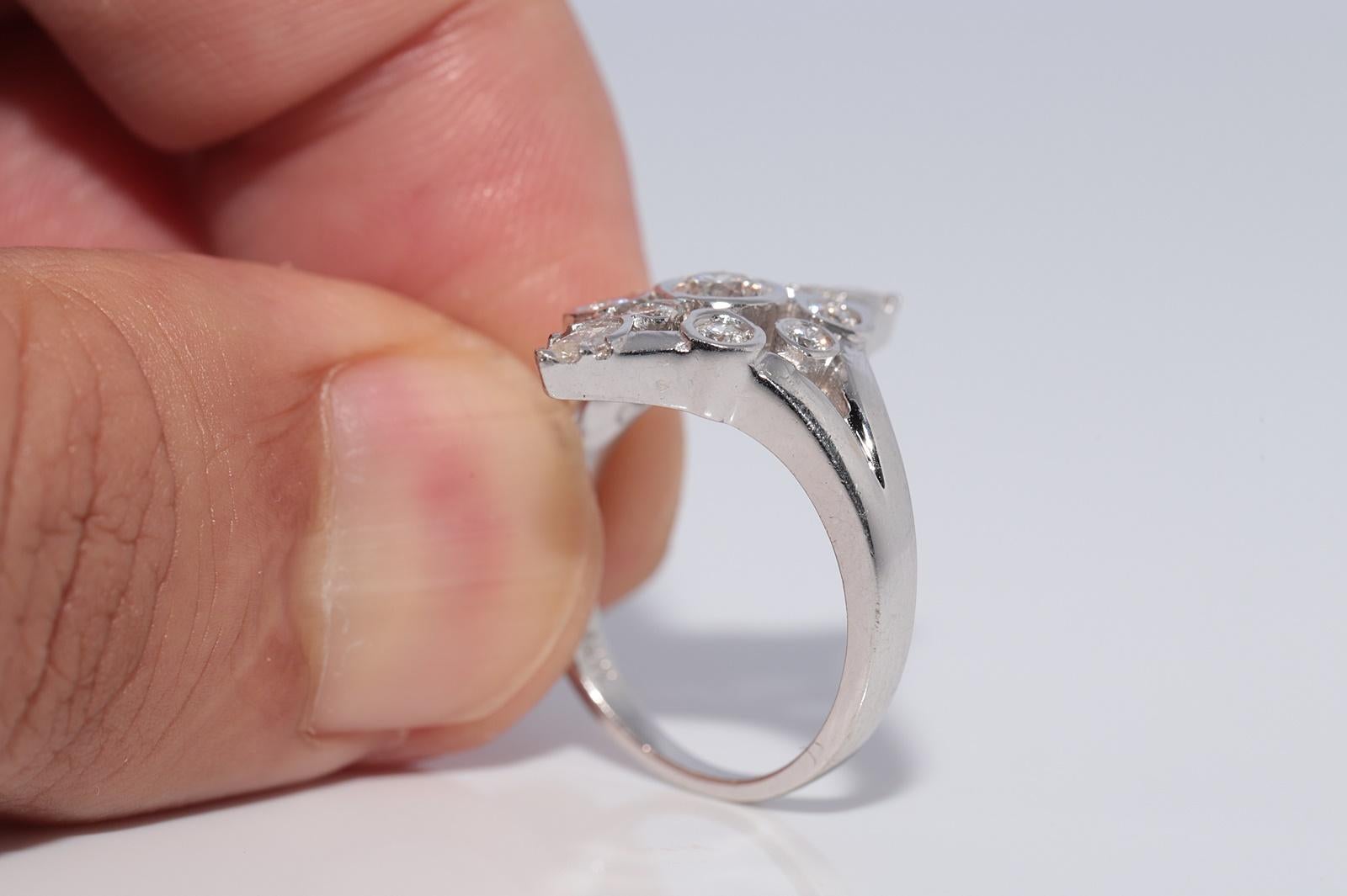 Vintage CIRCA 1980s 14k Gold Natürlicher Diamant Verziert Navette Design Ring im Angebot 6