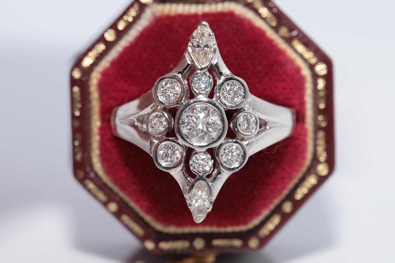 
In sehr gutem Zustand.
Das Gesamtgewicht beträgt 6.3 Gramm.
Insgesamt ist der Diamant 1 ct.
Der Diamant hat die Farbe G-H-I und die Reinheit vvs1-vs1.
Ringgröße ist US 7
Wir können jede Größe herstellen.
Die Schachtel ist nicht enthalten.
Bitte