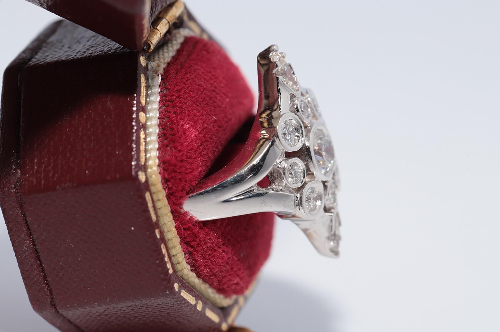 Vintage CIRCA 1980s 14k Gold Natürlicher Diamant Verziert Navette Design Ring (Kunsthandwerker*in) im Angebot