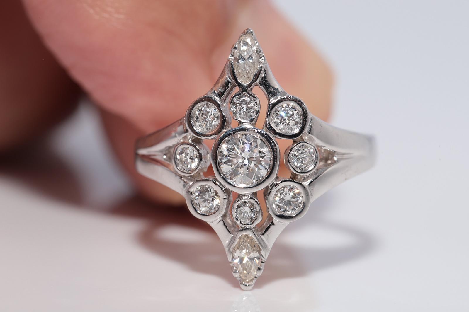 Vintage CIRCA 1980s 14k Gold Natürlicher Diamant Verziert Navette Design Ring (Brillantschliff) im Angebot