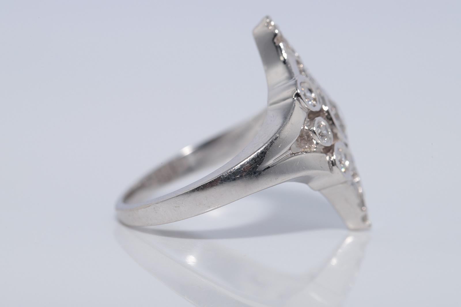 Vintage CIRCA 1980s 14k Gold Natürlicher Diamant Verziert Navette Design Ring im Zustand „Gut“ im Angebot in Fatih/İstanbul, 34