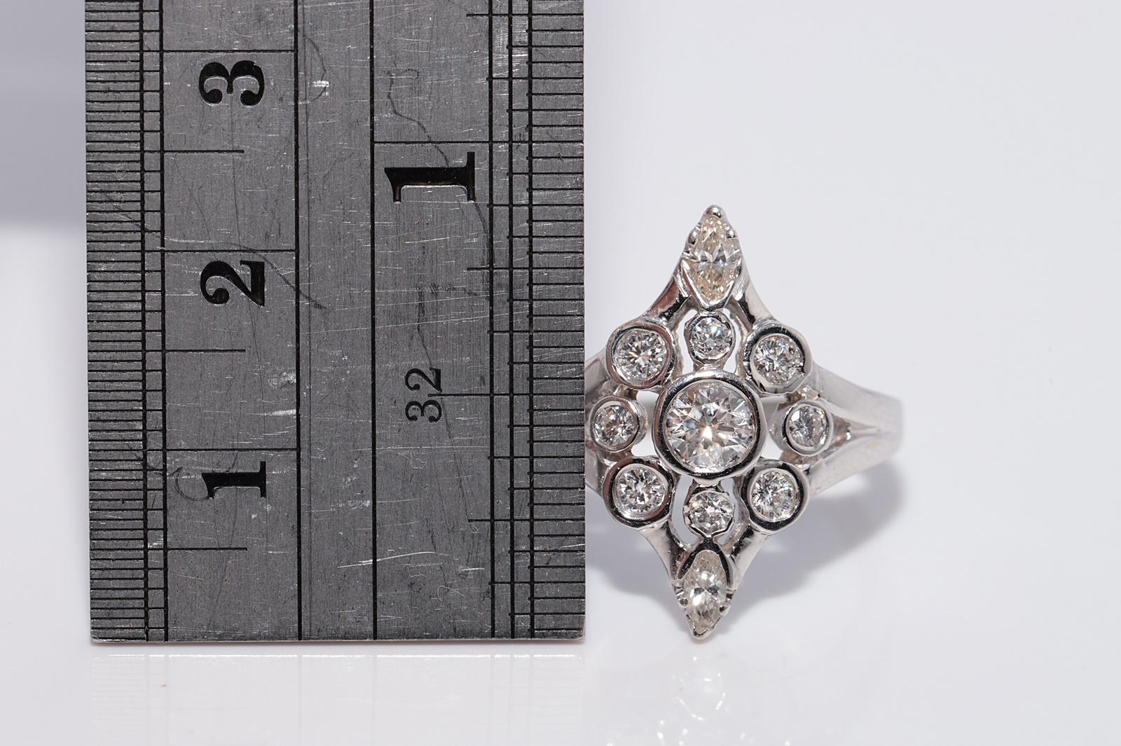 Vintage CIRCA 1980s 14k Gold Natürlicher Diamant Verziert Navette Design Ring im Angebot 3